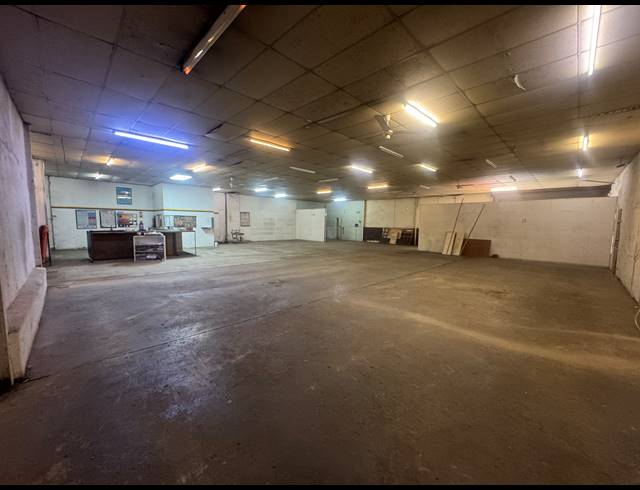 300M² WAREHOUSE TO LET IN WYNBERG
